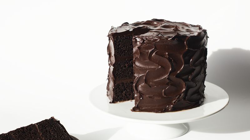 Ultimate Layered Chocolate Cake: Pro Frosting & Stacking Tips